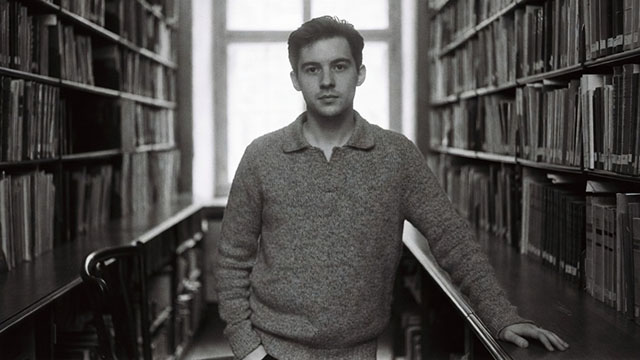 Фото Лео, студента. Отзыв о том, как цинизм скрывал страх уязвимости и как техника «Зеркало» помогла открыться людям.